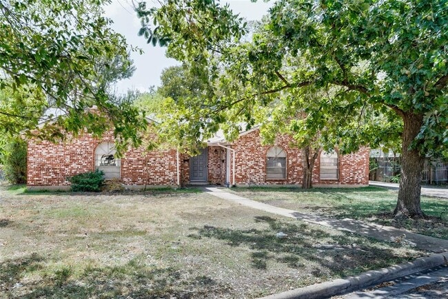 Building Photo - 4713 Sagebrush Trail