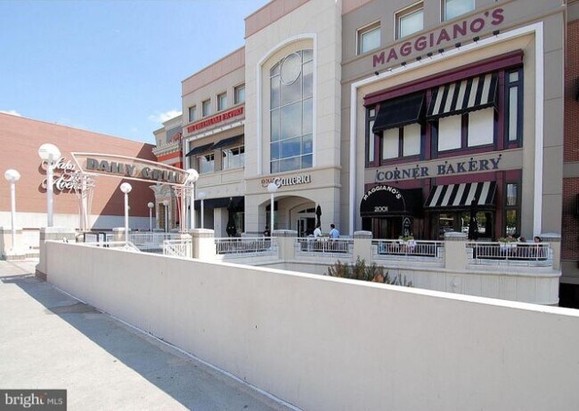 Building Photo - 8370 Greensboro Dr