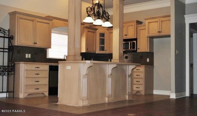 Building Photo - 131 Fanny St