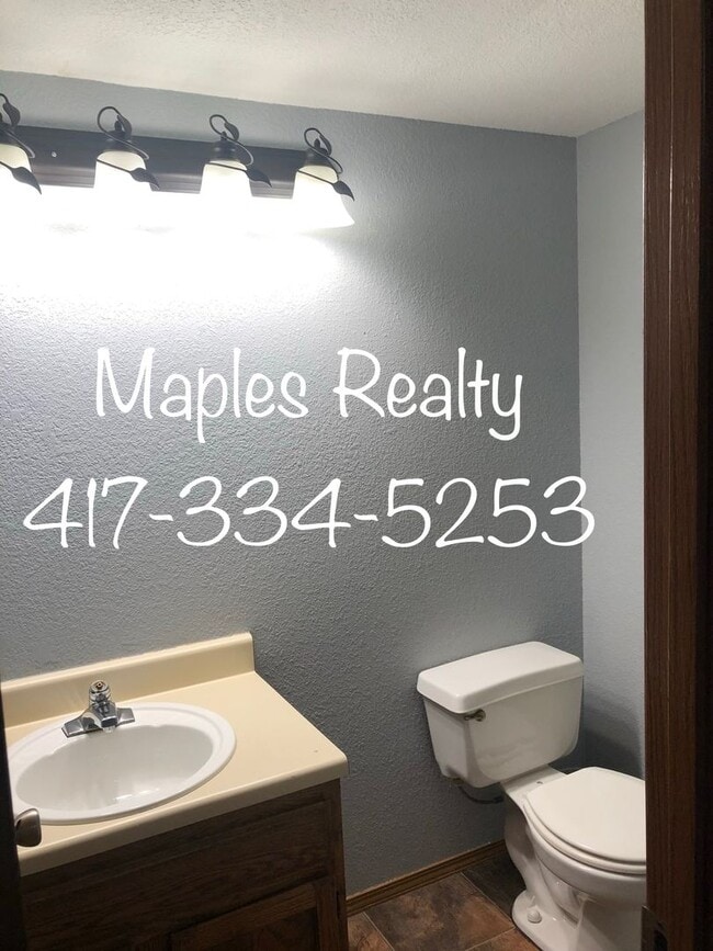 Building Photo - 2 bed, 2 bath PENTHOUSE loft condo at Fall...