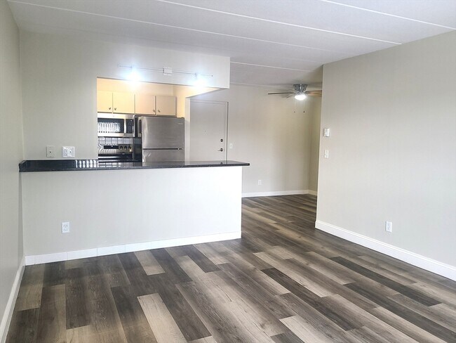 Building Photo - 576 Washington St