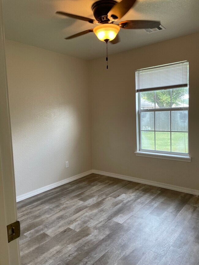 Building Photo - 9457 Magnolia Wood Dr