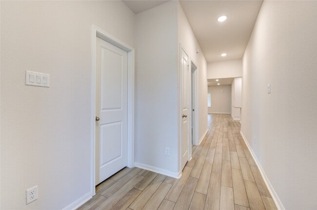 Building Photo - 2536 Malibu Gln Dr