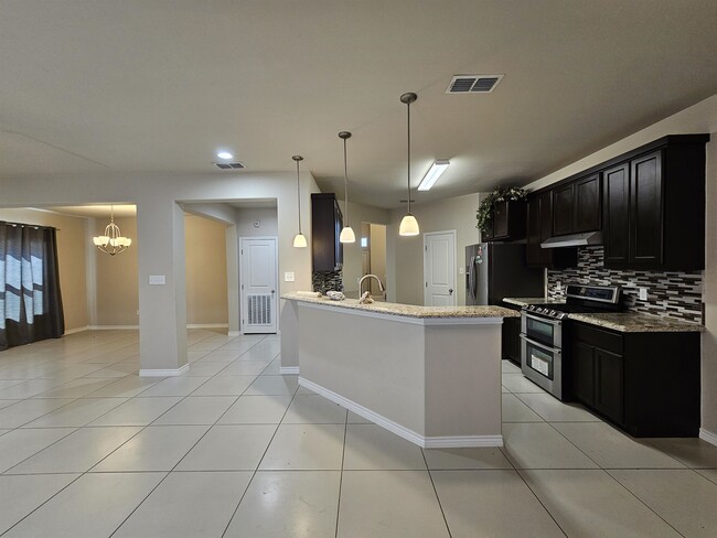 Building Photo - 218 John Irving Dr