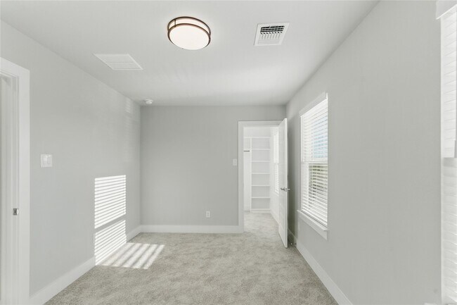 Building Photo - 2617 Tanager St
