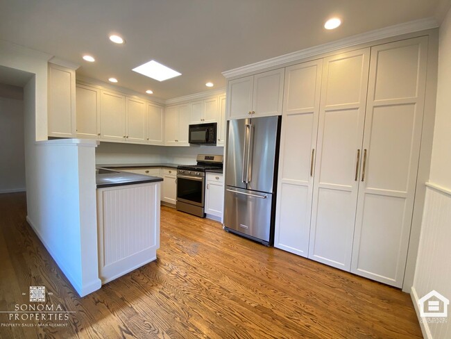 Building Photo - Charming 2bd/2ba House in Downtown Sonoma!
