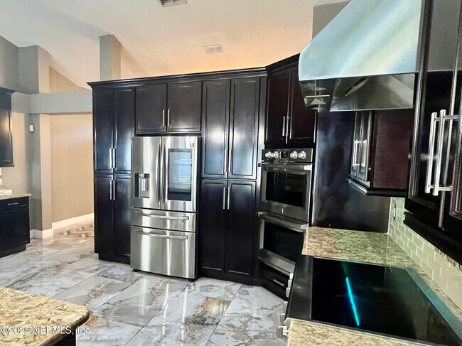 Building Photo - 13727 Victoria Lakes Dr