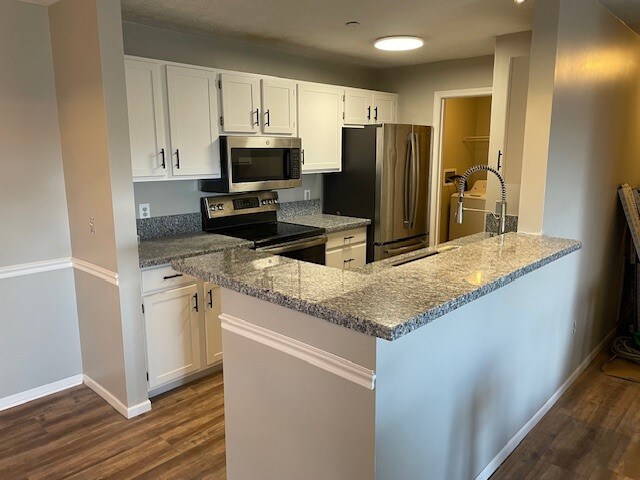 Building Photo - 460 Lakeview Dr