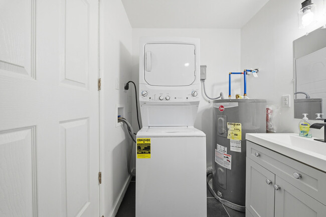 Building Photo - 913 Dandridge Dr