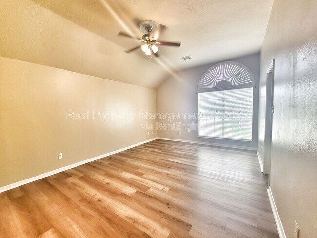 Building Photo - 2715 Sailors Moon Dr