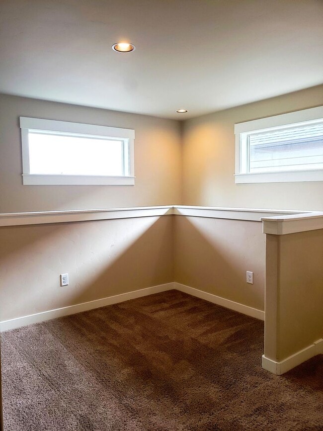 Building Photo - 20863 Gateway Dr