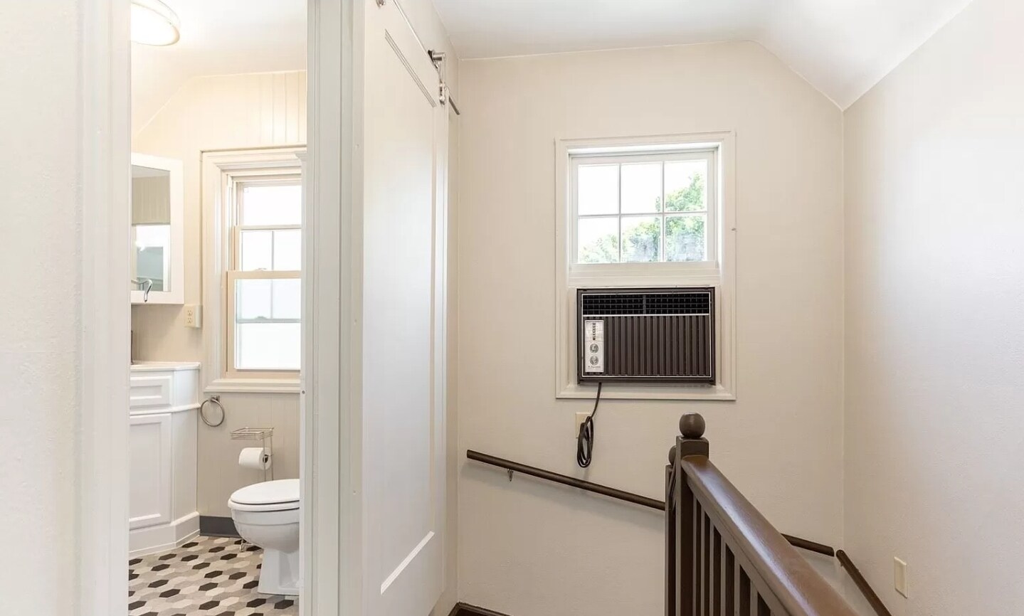 Building Photo - 6613 N Amherst St