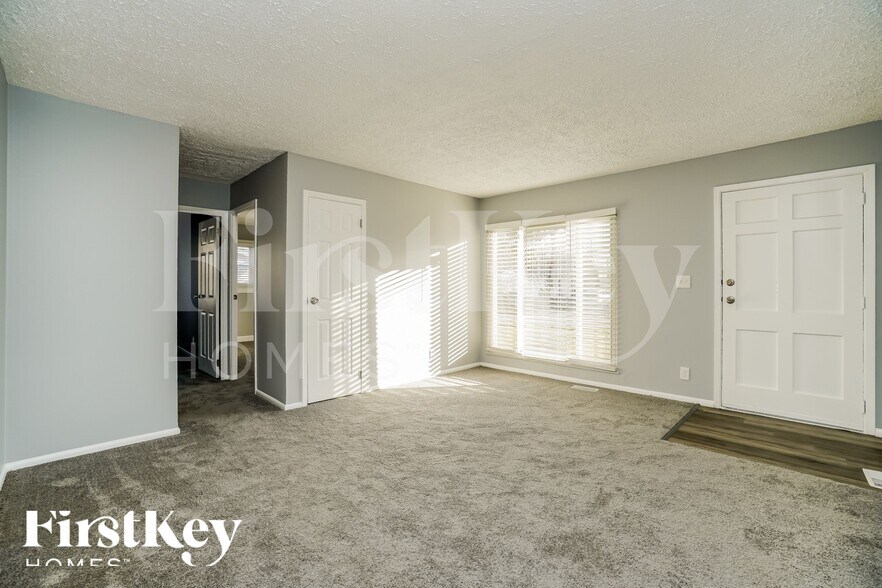 Building Photo - 614 Palace Ln