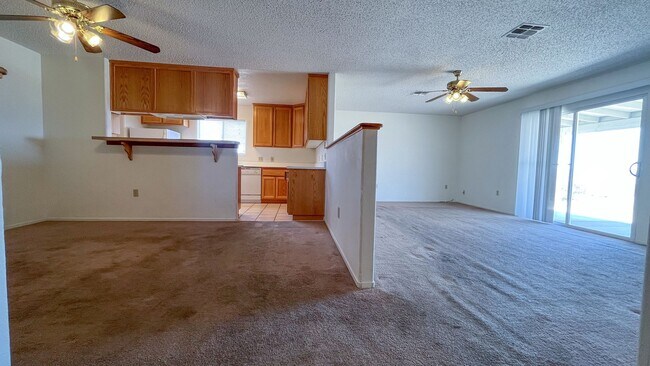 Building Photo - Cute 3 Bedroom 2 Bathroom Home