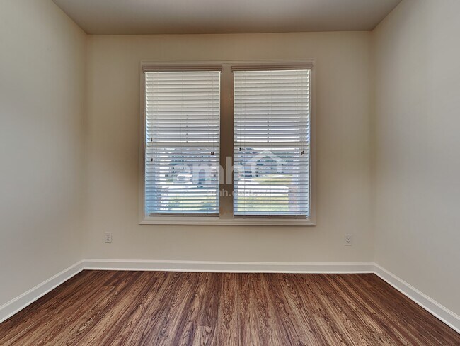 Building Photo - 532 Lateleaf Dr