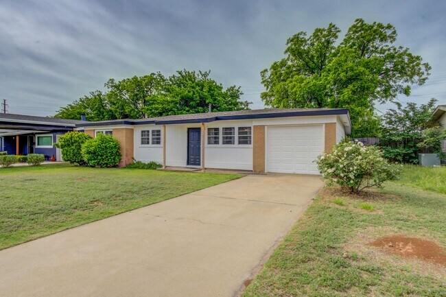 Building Photo - Stylish 3-Bedroom Home with Modern Updates in Lubbock, TX