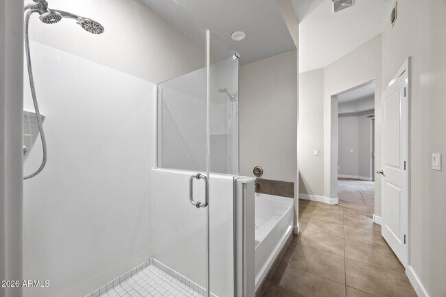 Building Photo - 945 E Playa Del Norte Dr