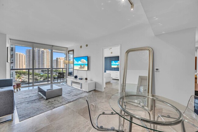Building Photo - 485 Brickell Ave