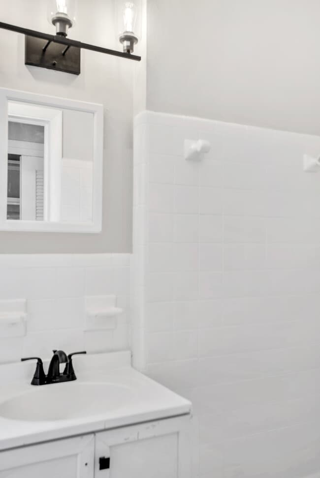 Building Photo - 310 1/2 S Mars