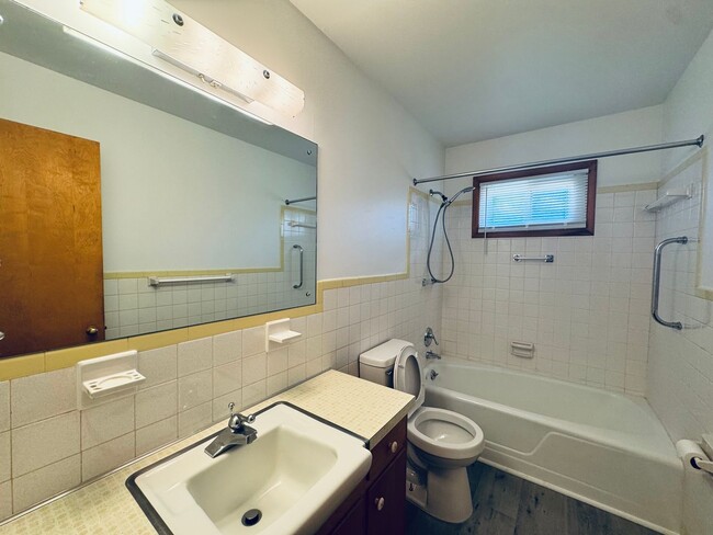 Building Photo - Charming Brick Ranch Home in Campbell County