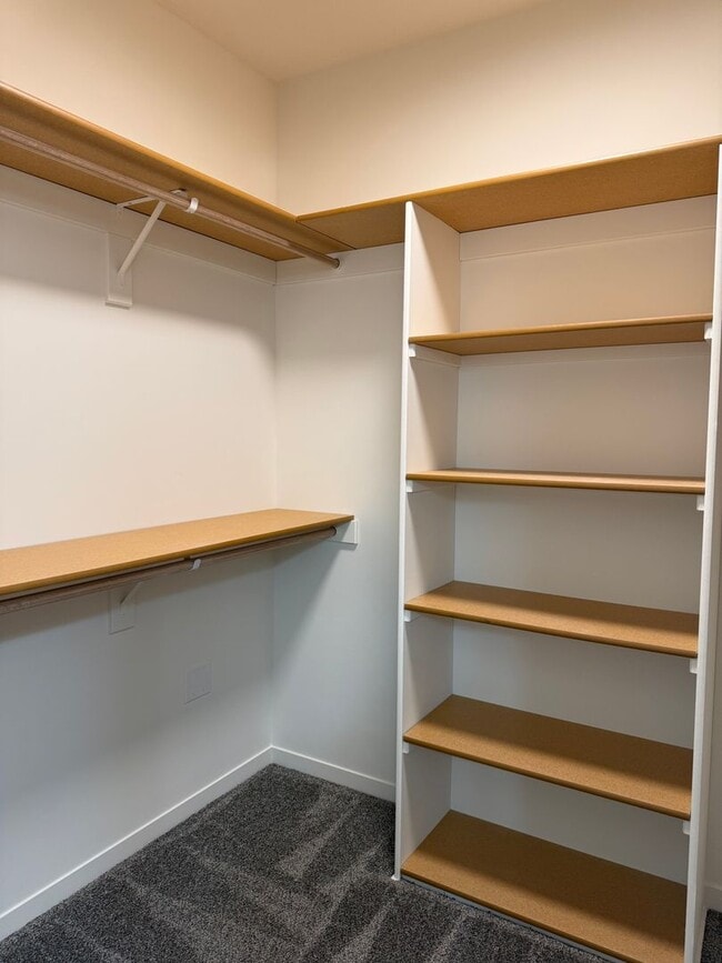 Building Photo - 3-Stall Garage 2 bedroom/2.5 bathroom ranc...