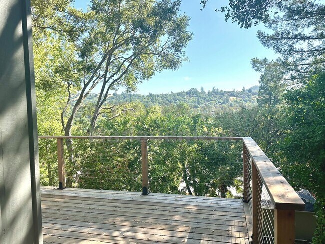 Building Photo - Beautifully Remodeled 4 Bedroom / 3 Bath /...