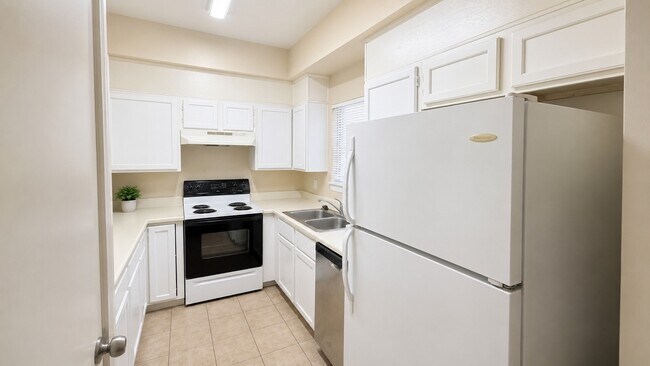 Building Photo - 3100 Walnut Bend Ln