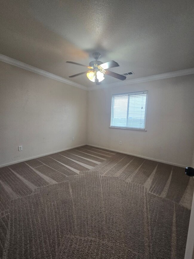 Building Photo - Spacious 2 Story 4 BR 2.5 BA Available Now