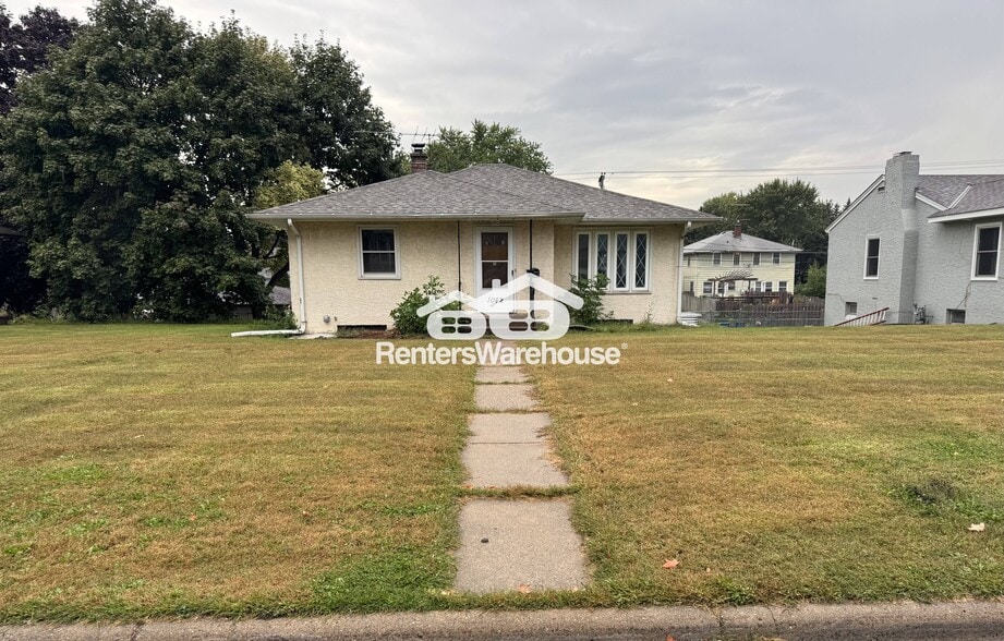 Primary Photo - 1042 6th Ave S