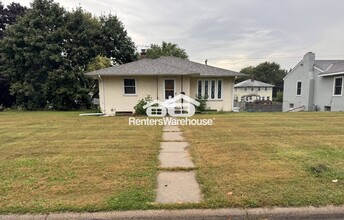 Building Photo - 1042 6th Ave S