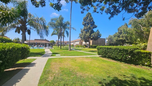 Building Photo - Gorgeous Remodeled 3bed 3bath 2 car garage...