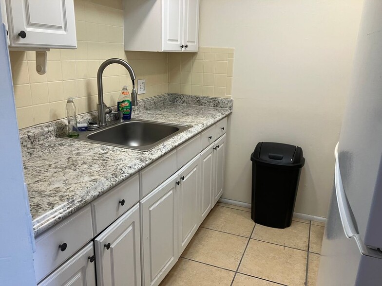 Building Photo - 4922 Elkner St