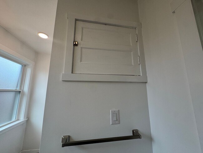 Building Photo - 1939 Crafton Blvd