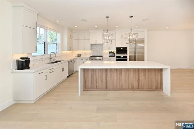 Building Photo - 31 Hearthstone Ct