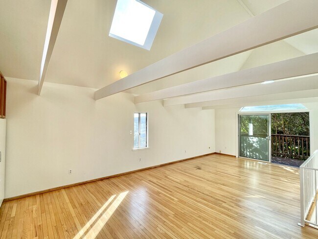 Building Photo - Bernal Heights 2Br House with Skylights, V...
