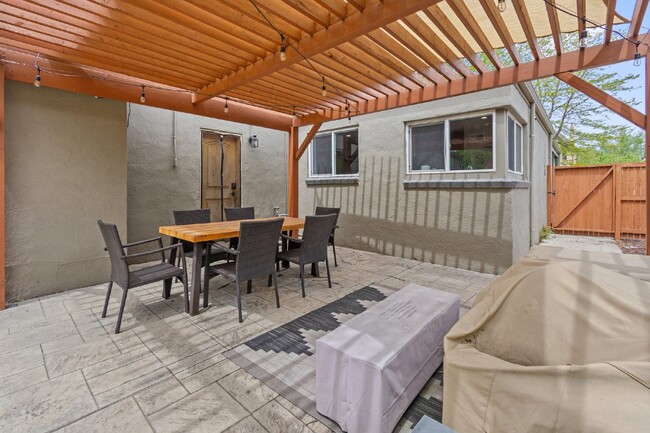 Building Photo - Available Now! Wonderful Sloan's Lake Home
