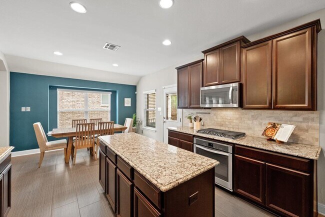 Building Photo - 18404 DeLeon Bayou Ln