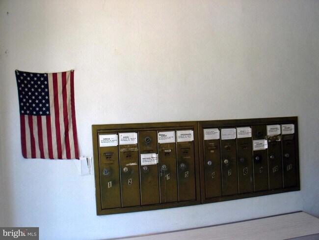 Primary Photo - 50 N 67th St