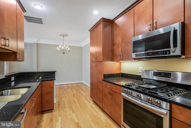 Building Photo - 5114 Vos Ln