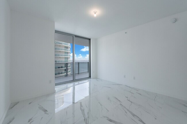 Building Photo - 488 NE 18th St