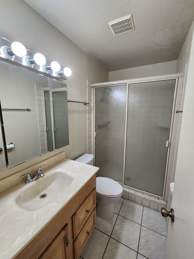 Building Photo - 3BD/2.5BA Single Story Home - 1950 Square ...