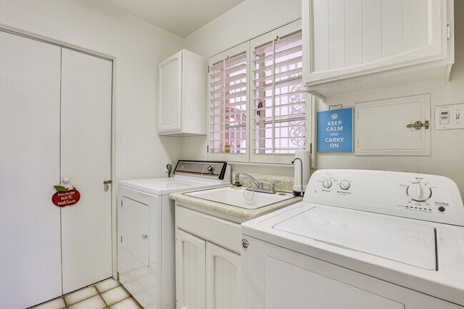 Building Photo - 107 W Windsor Ave