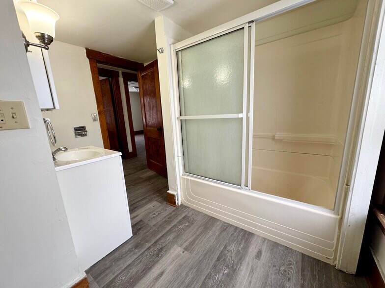 Building Photo - 1722 Harrisburg Rd NE