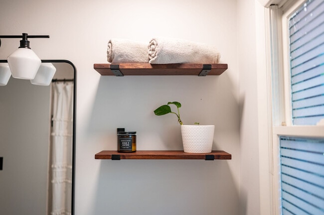 Building Photo - 926 Herrin Ave