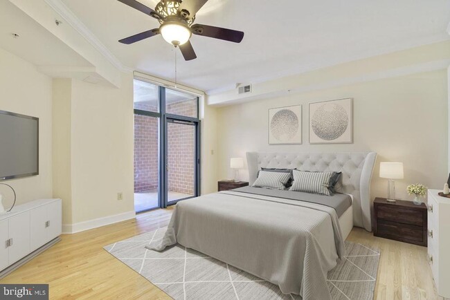 Building Photo - 502 W Broad St