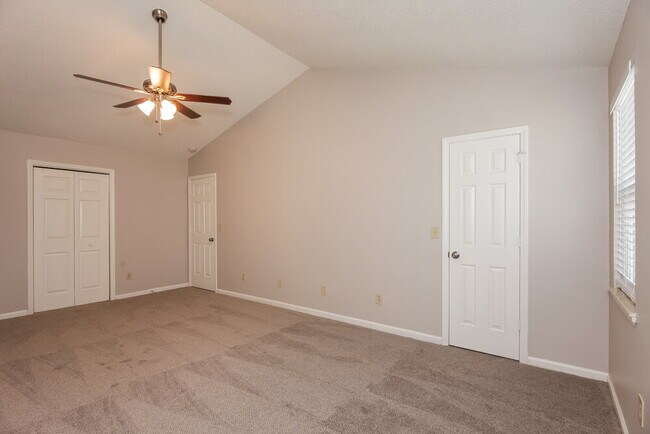 Building Photo - 2341 Castlecomer Dr