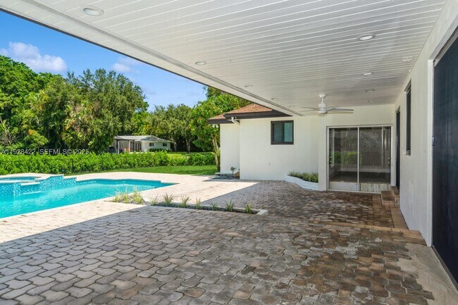 Building Photo - 7001 SW 126th St