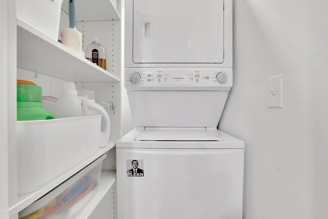 Building Photo - 280 Stone Mountain St