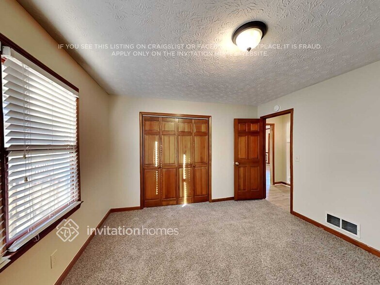 Building Photo - 1231 Great Oaks Dr SE