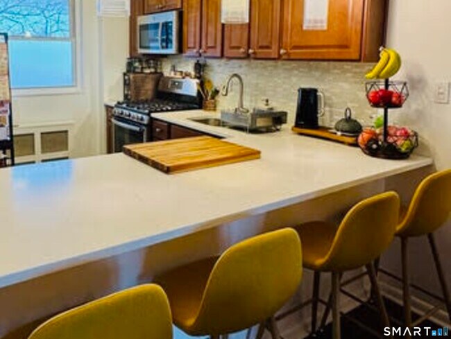 Building Photo - 91 Strawberry Hill Ave